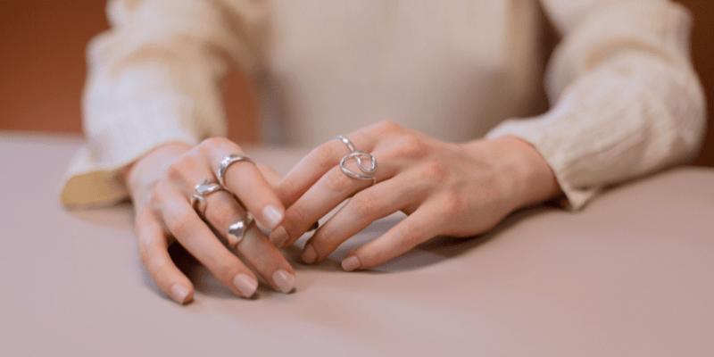 A Guide To Pick Silver Rings For Making Your Every Moment Aesthetic - VerveJewels
