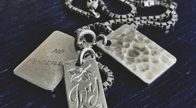 Online jewellery store: Pleasure and price shake hands and proffer affordability. - VerveJewels