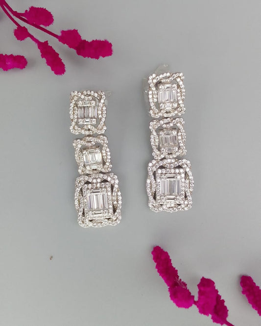 Sparkle Silver-white stoned chandelier earrings
