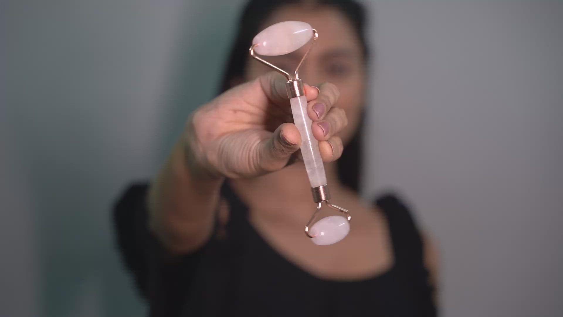 Beauty Gems White Crystal Quartz Face Roller Video