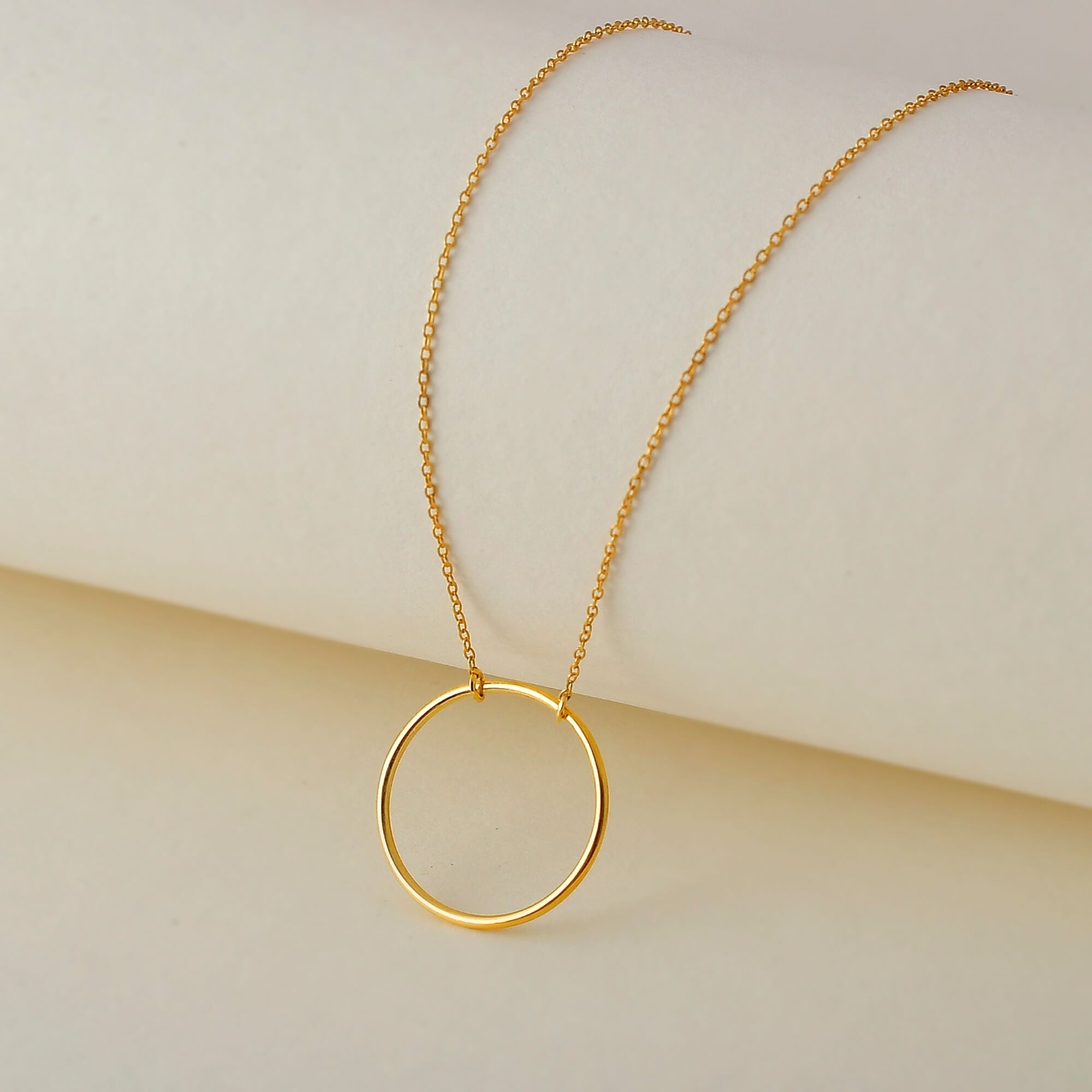 Linda Circle Pendant Necklace in 18k Rose Gold Plating - MYKA